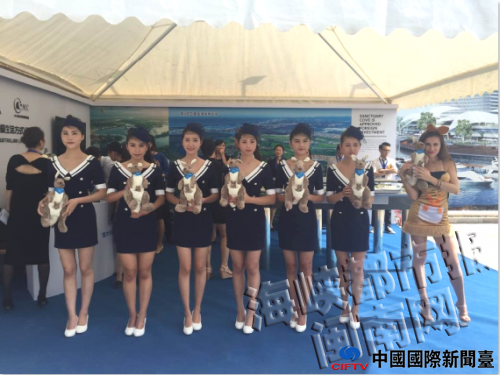 在昨天开幕的游艇展上,澳大利亚展商请出袋鼠代言(主办方供图)