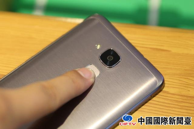 荣耀畅玩5C评测:899元能否叫板红米魅蓝?