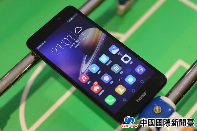 荣耀畅玩5C评测:899元能否叫板红米魅蓝?