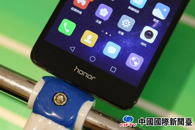 荣耀畅玩5C评测:899元能否叫板红米魅蓝?