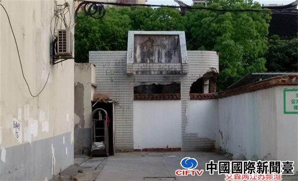 停用的公共厕所.jpg