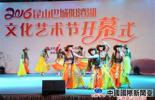 4 环湖社区居民编排的舞蹈.jpg