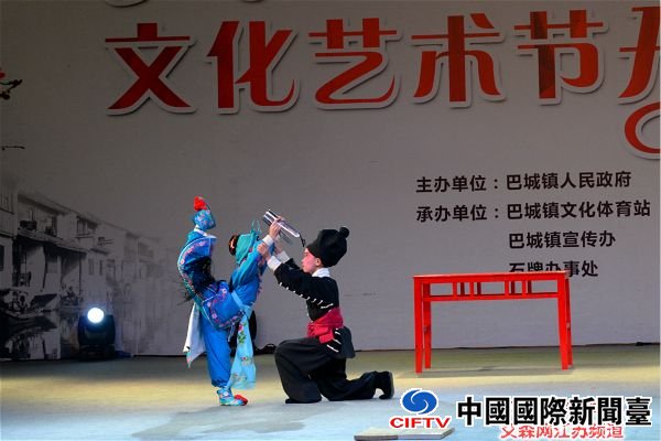 2 “小梅花”们表演的昆剧《义侠记·打店》.jpg