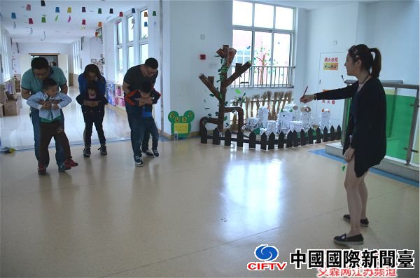 亲子游戏《袋鼠运宝》.jpg