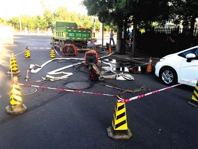 ���գ�������·�����������ѽ�����ˮ���õ�ˮ�����Ƴ������Ծ��ڷ�ա��¾������� ���� ��