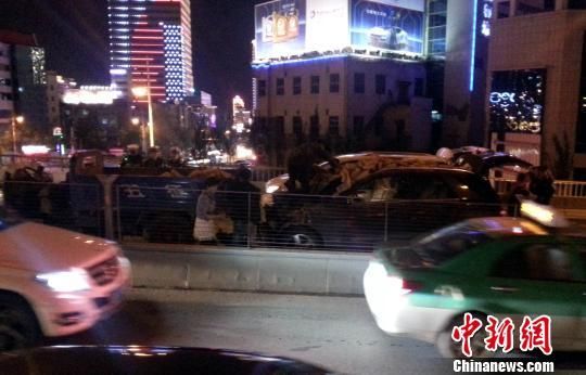 ͼΪ�����Ա���������ѻ���׷���۳�������ש�顣 ������ ��