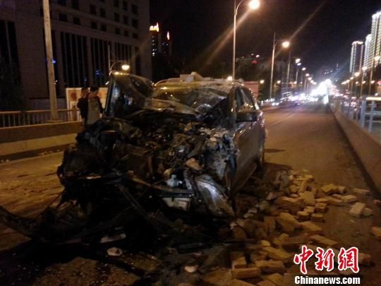 ͼΪ���򱼳۳���ײ�١� ������ ��