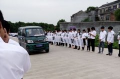 �ϰ�ĸ��ȥ����ָҪԱ������ ���س���Ը�μ�