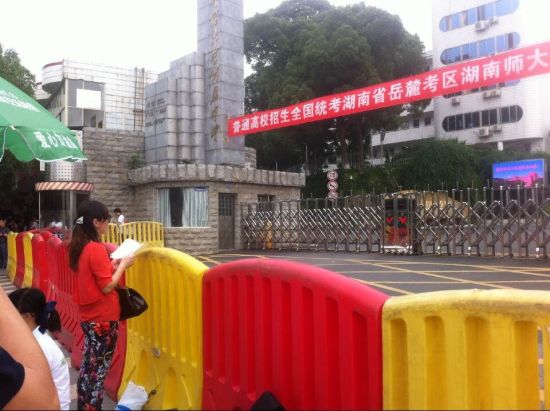 һλ����Ů�����ڿ����ſ�Ϊ���������з𾭣�Ϊ�߿��ĺ��Ӵ��� ����ɳ��������������