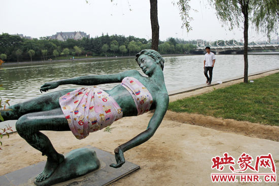 Ů���ܱ�Ϯ�� ����Ϊ�����������